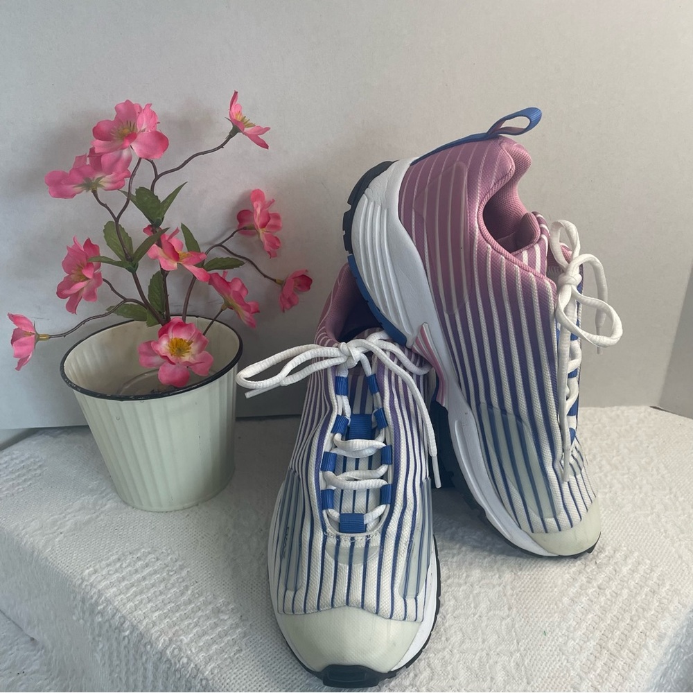 Reebok DMX Sneakers - Pink, Blue, and White~ Size 6.5‎ ~ Summertime Fun